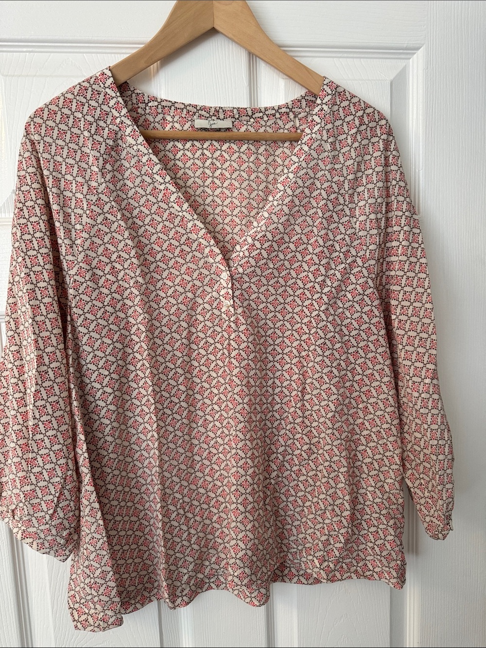 Joie burnt orange & Cream Geometric V-Neck Blouse. 100% silk.